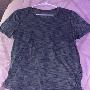 Size 6 comfy lulu shirt!!